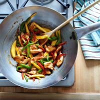 Stir-fried chili mango chicken with peppers | Recipes | WW USA image