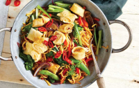 Chinese vegetable and noodle stir-fry with egg - Healthy ... image