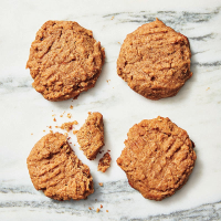 Spicy peanut butter cookies | Recipes | WW USA image