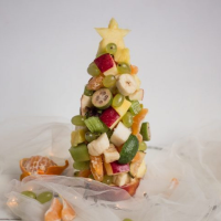 Fruit Christmas Tree Recipe - cookist.com image