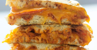 English Muffin Grilled Cheese Pizzas - Recipe | Arla US image