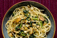 Spaghetti With Broccoli Rabe, Toasted Garlic and Bread ... image