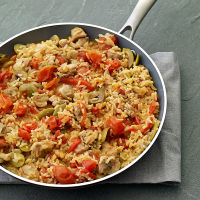 Spanish-style skillet chicken with rice | Recipes | WW USA image