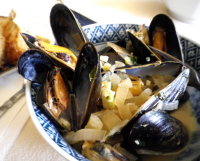 Easy 6 Ingredient Steamed Mussels in Beer Recipe - Food.com image