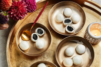 Yin-Yang Tang Yuan (Sweet Sticky Rice Balls in Soup ... image