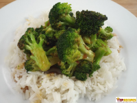 Broccoli in Garlic Sauce | YepRecipes.com image