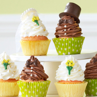 Bride and Groom Cupcakes Recipe: How to Make It image