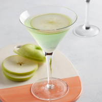 Apple Martini Recipe: How to Make It image