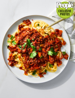Spaghetti with Lentils Recipe | PEOPLE.com image