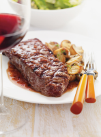 Rib Eye Steaks with Red Wine Sauce | RICARDO image