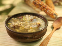 George Martin's Indian Corn Soup Recipe | Cooking Channel image