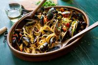 PASTA AND MUSSELS IN WHITE WINE SAUCE RECIPES