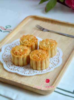 Lotus Paste and Salted Egg Yolk Mooncake recipe - Simple Chinese Food image