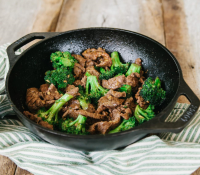 Beef & Broccoli | Lodge Cast Iron image