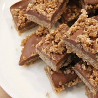 No-Bake Peanut Butter Chocolate Chip Oatmeal Bars Recipe image