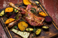 Big Green Egg | Grilled leg of lamb with roasted vegetables image