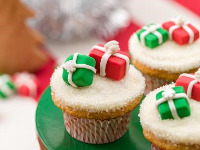 Mini Present Cupcake Toppers Recipe | Wanna Make This ... image