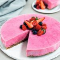 Frozen berry yoghurt cake - Food24 image
