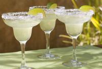 How to make an easy margarita on the rocks - Easy image