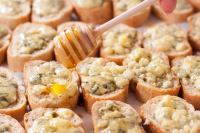 Honeyed Blue Cheese Toast Recipe - Food.com image