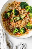 10-Minute Soba Noodle Veggie Stir Fry - Skinnytaste image