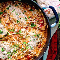 10 Easy One-Pot Recipes That Pair *Perfectly* With Red Wine image