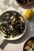 Mussels in a Creamy White Wine and Garlic Sauce | Great ... image