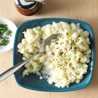 Garlic Mashed Cauliflower Recipe: How to Make It image