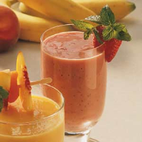 Strawberry Yogurt Smoothies Recipe: How to Make It image