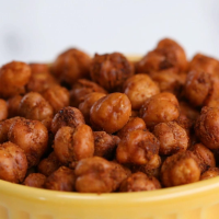 Spicy Roasted Chickpeas Recipe by Tasty image