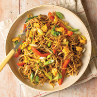 Vegetable noodle stir-fry | World Cancer Research Fund image