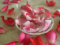 Homemade Crystallised Rose Petals Recipe - Food.com image