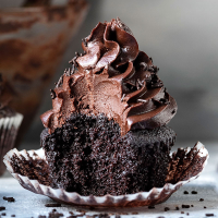 Moist chocolate cupcake recipe (and a Mascarpone frosting) image