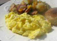 FLUFFY SCRAMBLED EGGS WITH CHEESE RECIPES