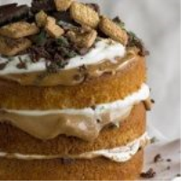 Caramel Peppermint Crisp cake - Food24 image