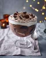 Oreo cookie chocolate trifle - delicious. magazine image