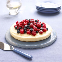 Mary Berry’s heavenly lemon cheesecake | Cake recipes image