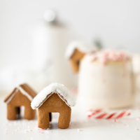 Mini Gingerbread House Mug Toppers - Fraiche Living image