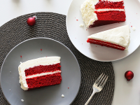WHAT KIND OF FROSTING GOES ON RED VELVET CAKE RECIPES