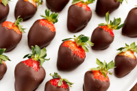 CHRISTMAS CHOCOLATE COVERED STRAWBERRIES RECIPES