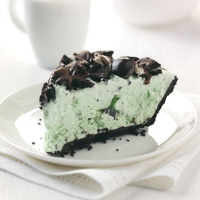 Easy Grasshopper Ice Cream Pie Recipe: How to Make It image
