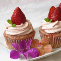 STRAWBERRY CUPCAKES WITH CREAM CHEESE FROSTING RECIPES