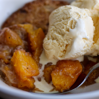 HOW TO MAKE PEACH COBBLER WITH BISCUITS RECIPES