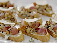 Mushroom and Grape Crostini Recipe | Giada De Laurentiis ... image