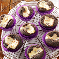 Cream Cheese Chocolate Cupcakes Recipe: How to Make It image