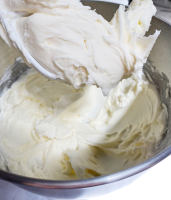 Perfect Vanilla Crusting Buttercream Icing for Sugar Cookies image