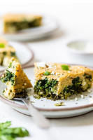 Easy Crustless Spinach and Feta Pie - Skinnytaste image