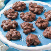 HOW TO MAKE CHOCOLATE PEANUT CLUSTERS RECIPES