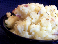 Copycat Applebee's Garlic Mashed Potatoes Recipe - Foo… image