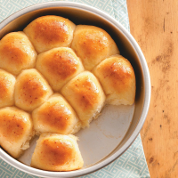 Baker's Dozen Yeast Rolls Recipe: How to Make It image